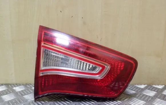 KIA Sportage Tailgate rear/tail lights 924053W0