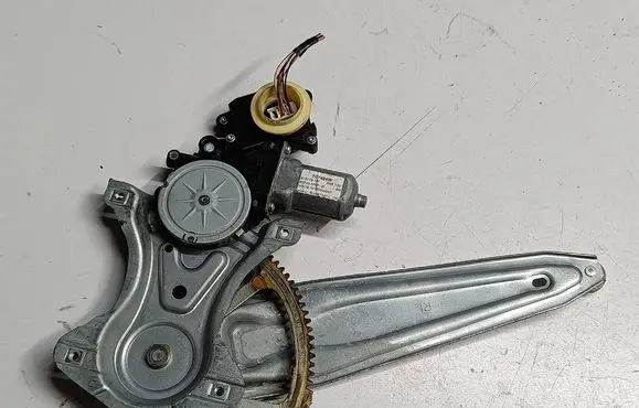 Toyota Verso Rear door window regulator motor 69840-0F040 85720-0F040 85720-0F040-B