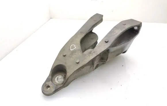 Volkswagen Transporter - Caravelle T5 Engine mounting bracket 7E0199370