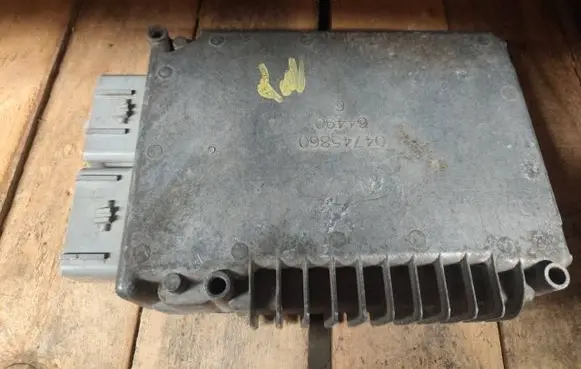 Chrysler Voyager Engine control unit/module P04727247AE