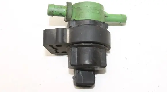 Mercedes-Benz SLK R171 Engine mount vacuum valve 0004703893