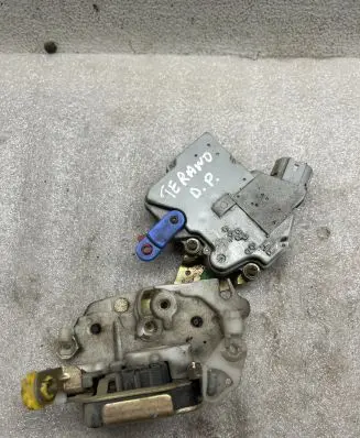 Nissan Terrano Front door lock 1138