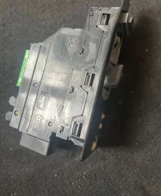 Volvo V70 Electric window control switch 8682950