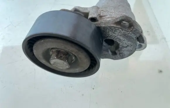 Seat Ateca Generator/alternator belt tensioner 04E145299N