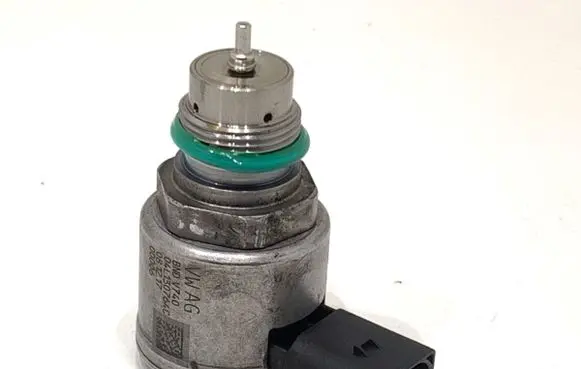Skoda Superb B8 (3V) Fuel pressure regulator 04L130764C