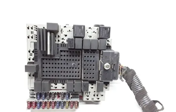 Volvo XC70 Fuse module 08679899