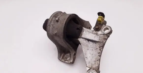 Honda Civic Engine mount bracket