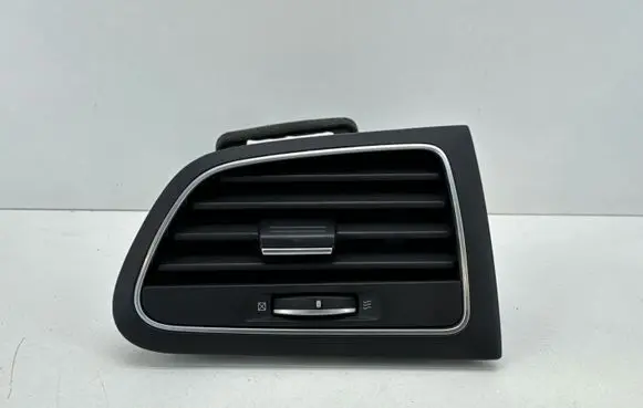 Renault Megane IV Dashboard side air vent grill/cover trim 687600666R