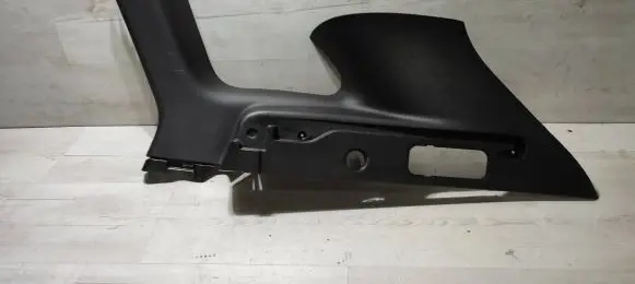 (D)pillar trim (top)