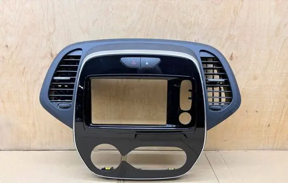 Renault Captur Radio/GPS head unit trim 682701605R 6377