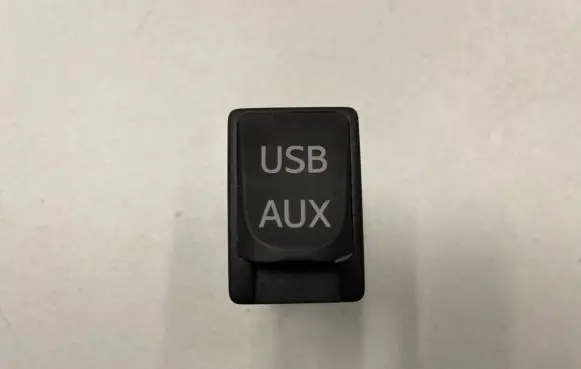 Toyota Verso USB socket connector 8619002060 297081 CALS0697G