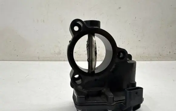 BMW 4 F36 Gran coupe Throttle valve 8512452