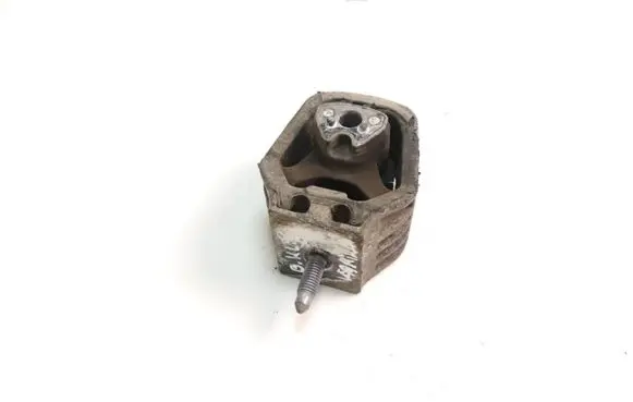 Mercedes-Benz B W245 Engine mount bracket