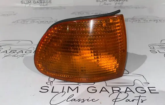BMW 7 E38 Front indicator light 8352136
