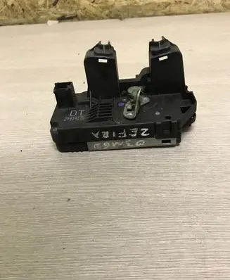 Opel Zafira A Rear door lock 24414135