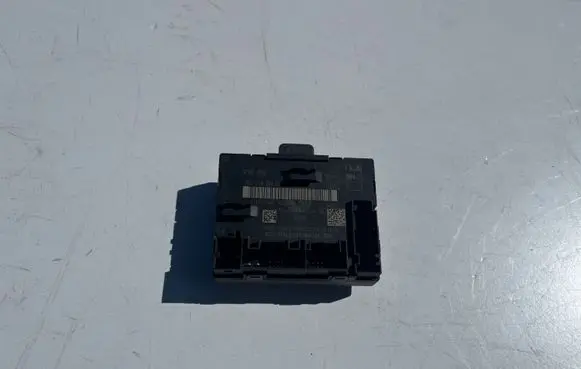 Volkswagen PASSAT B8 Door control unit/module 5Q0959592E