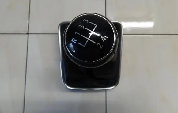 Volkswagen Golf Plus Gear shifter/selector 5M0711456C