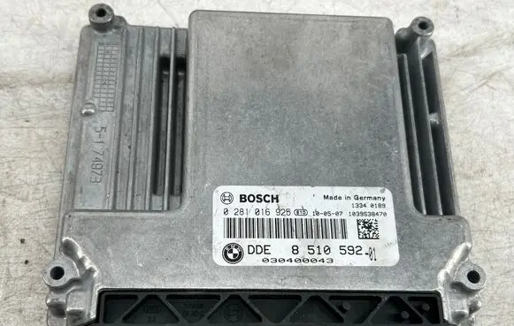 BMW 1 E81 E87 Engine control unit/module 0281016925 030400043 8510592
