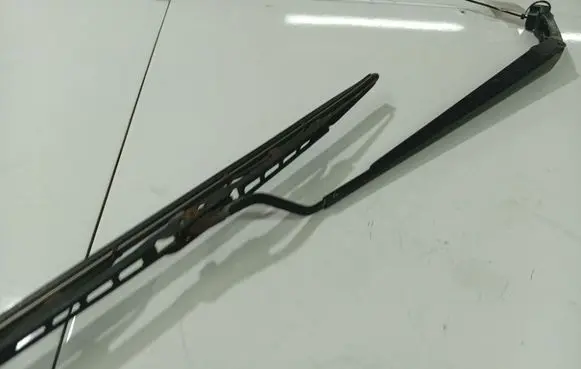 Toyota Corolla Verso AR10 Front wiper blade arm 