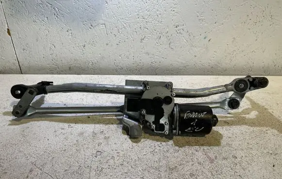 Front wiper linkage