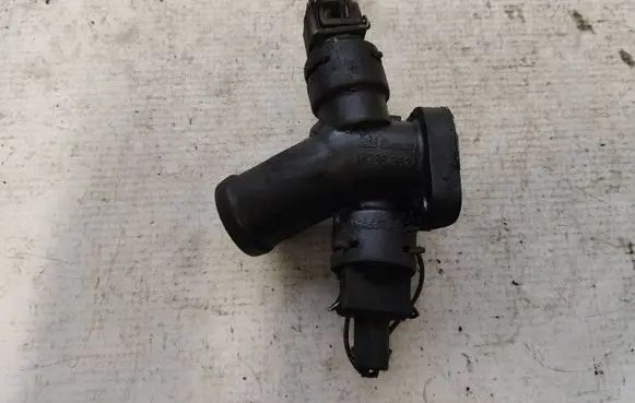 Volkswagen Transporter - Caravelle T4 Engine coolant pipe/hose 182368624