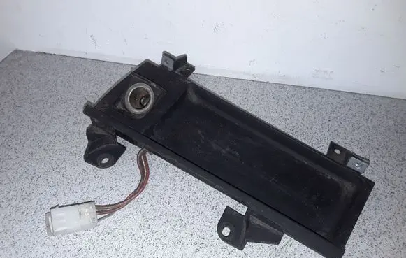 BMW 5 E39 12 V Socket (front) 51168159694 8159694