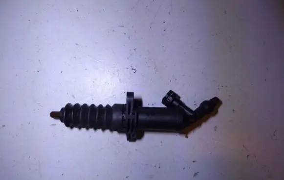Clutch slave cylinder
