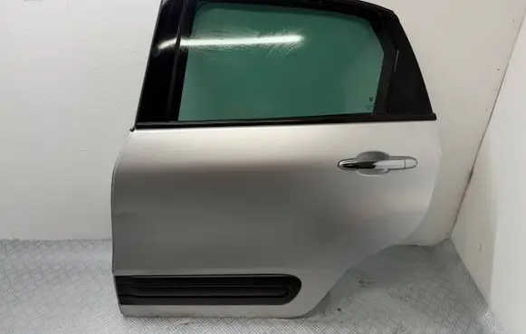 Fiat 500L Rear door 