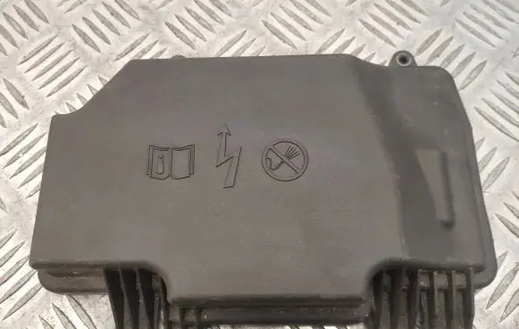 Mercedes-Benz GLC C253 Fuse box cover A2055402428