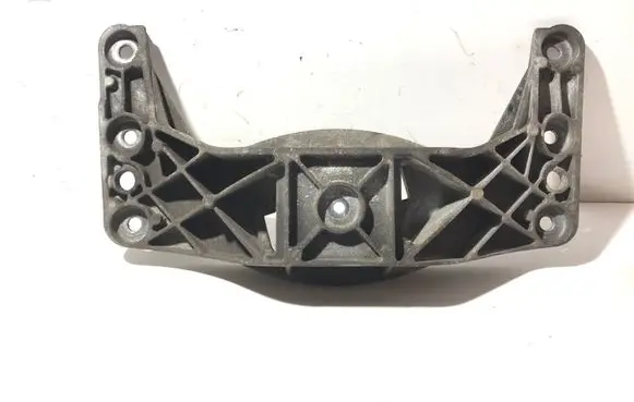 BMW 5 E60 E61 Gearbox mounting bracket 6761106