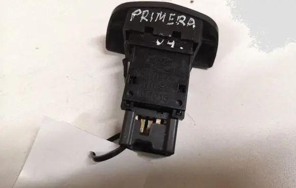 Nissan Primera Hazard light switch 06016