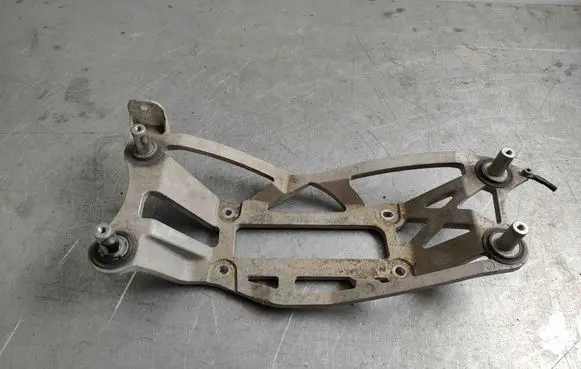 Volvo C40 A/C compressor mount bracket 32352687 32275530 32275532