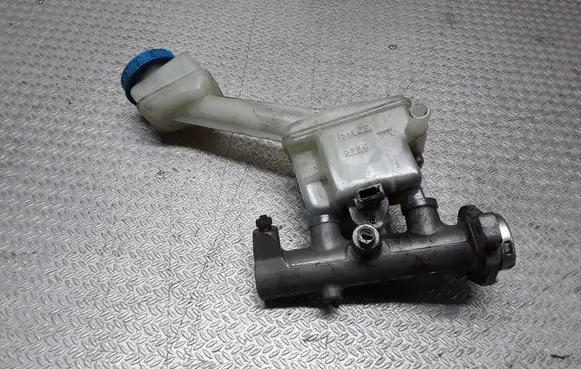 Master brake cylinder