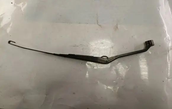 Suzuki Grand Vitara II Front wiper blade arm 1803