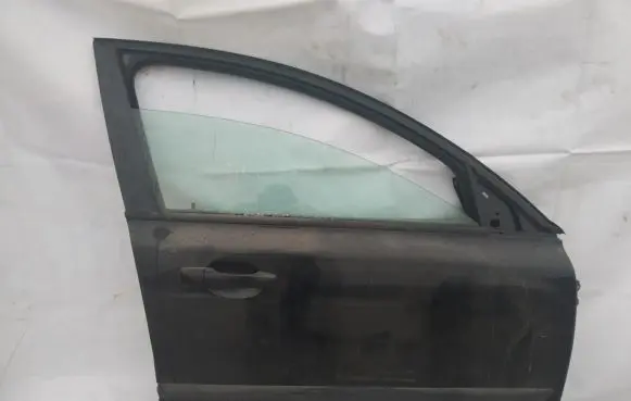 Volvo V50 Front door juoda