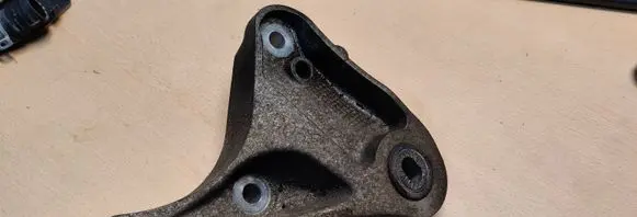 Chevrolet Trax Gearbox mounting bracket 96983905