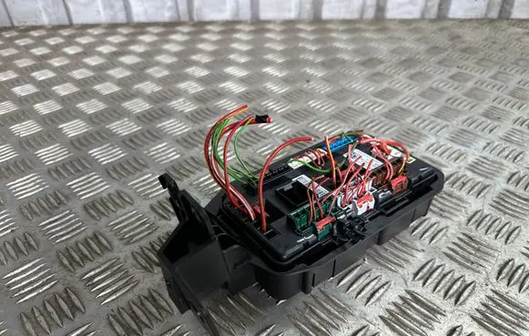 BMW X5 F15 Fuse module 6819653