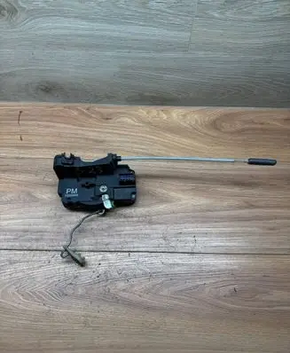 Opel Combo C Front door lock 13203899