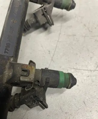 Renault Laguna I Fuel injector 7700107465