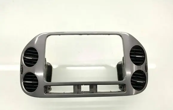 Volkswagen Tiguan Radio/GPS head unit trim 