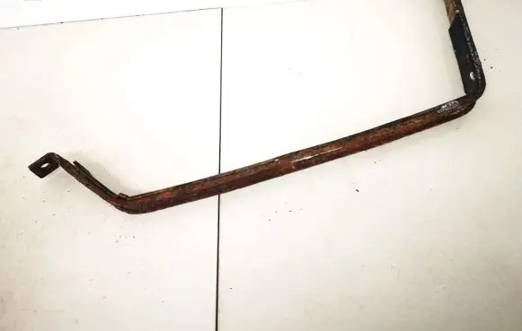 Fuel tank mounting bracket