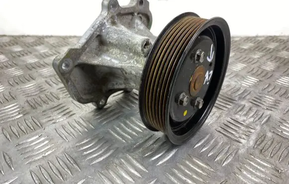 Infiniti QX80 Water pump