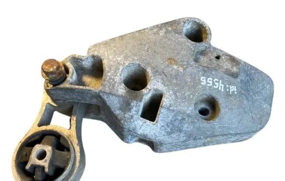 Opel Vivaro Engine mounting bracket 91165673 8200003828K