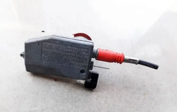 Renault Trafic II (X83) Antenna control unit 7700847735