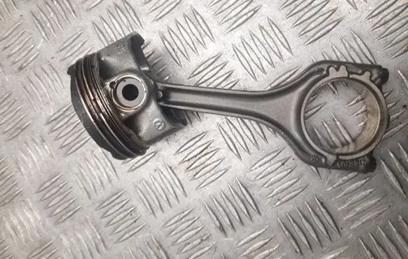 Volkswagen Golf VIII Piston with connecting rod 04EAM