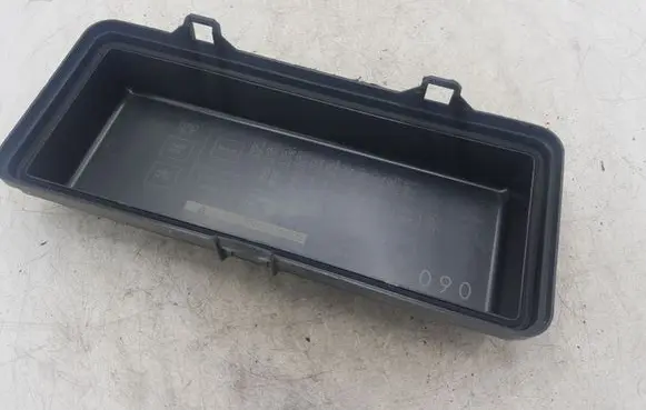 Toyota Previa (XR30, XR40) II Fuse box cover 8267228090