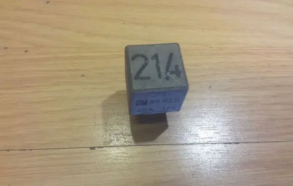 Volkswagen PASSAT B5 Other relay 443951253K 899512