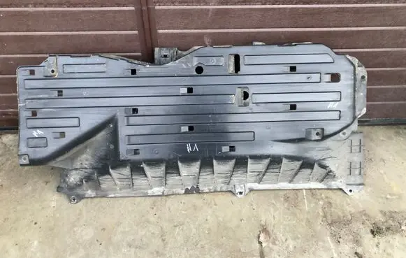 Center/middle under tray cover