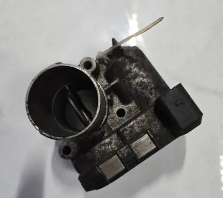 Renault Scenic II - Grand scenic II Throttle body valve 8200330810d 68530 H8200330812