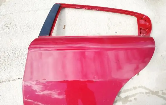 Alfa Romeo 147 Rear door raudonos